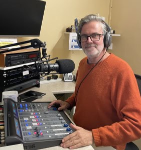 Pete Veliks Sq image